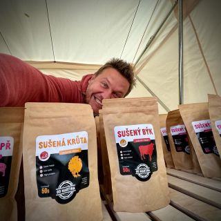 Děcka, dnes opět v BK na Rožmitálce 🧡 Stavte se a přineste kafe, ju? 🙏😀